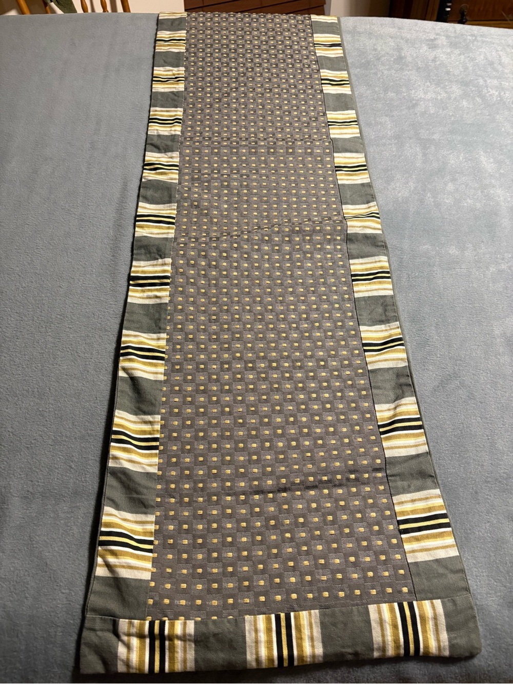 Table runner- Double sided - Picture 4 of 5